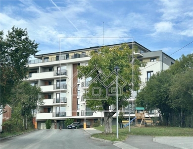 Apartament de vanzare in Sibiu - 3 camere, balcon, terasa 55 mp, boxa