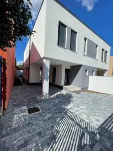 Casa tip Duplex arhitectura modernista zona Lipovei strada linistita - ID V5191