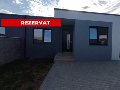 Duplex 3 camere de vanzare in Sacalaz - Terasa si curte individuala