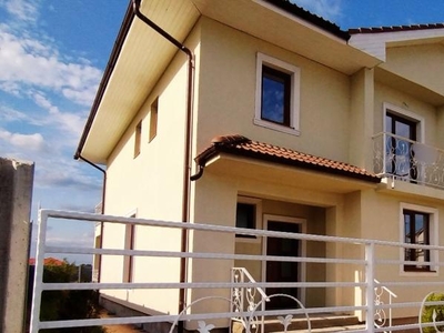 Duplex cu 5 camere de vanzare in Sacalaz, Dormitoare cu terasa si balcon