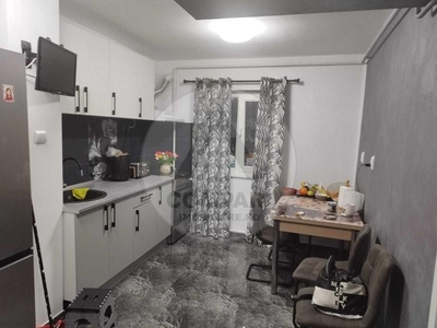 Vand apartament 3 camere Razboieni