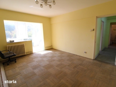 Vând apartament 4 camere în Hunedoara, zona M5/1-str.Bucegi, et.3