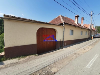 VAND CASA 4 camere ,curte si gradina de 536 mp,sat.Rod