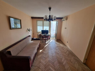 Piata Brotacei-apartament 2 camere decomandat -circular l...