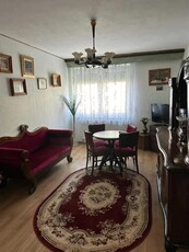 Apartament cu 3 camere decomandat, etaj 2/4, zona Piata Unirii