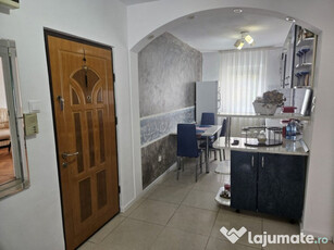 Apartament cu 3 camere decomandat