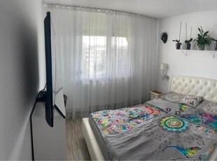 Apartament cu 3 camere decomandat, zona Alexandru cel Bun