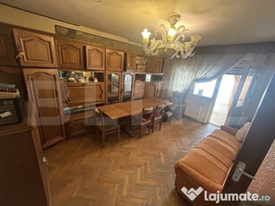 Apartament cu 3 camere în zona Rogerius