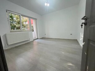 Apartament de vanzare 3 camere zona Pd Ros-Lic Racovita,5 min Palas