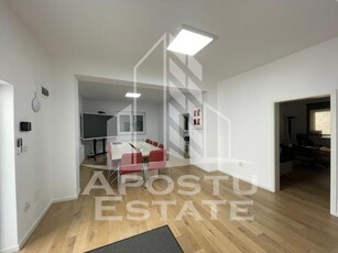 Vila P+M, finisata modern, curte amenajata, zona ModernCrisan