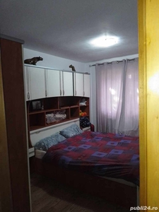 Camera într-un apt cu 3 camere