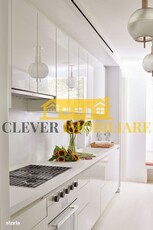 Apartament cu trei camere, zona Micro 14, etaj intermediar, la cheie !