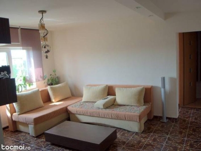 Apartament cu 4 camere, decomandat, in zona Mircea cel Batran