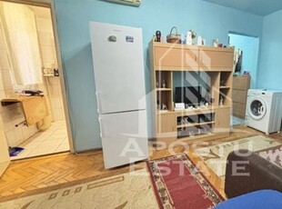 Apartament 2 camere, etaj 1, zona Sagului