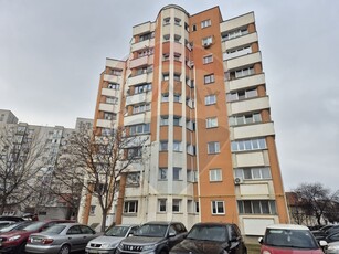 Apartament 3 camere vanzare in bloc de apartamente Bacau, 9 Mai