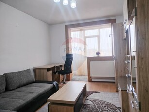 Apartament 3 camere vanzare in bloc de apartamente Sibiu, Medias, Central