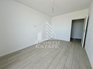 Apartament cu 2 camere, la asfalt, hotel IQ, etaj intermediar cu lift.