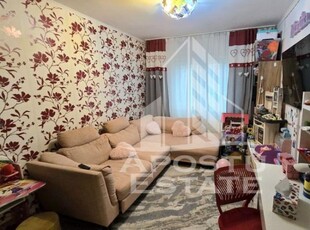 Apartament cu 3 camere, etaj intermediar, Aradului