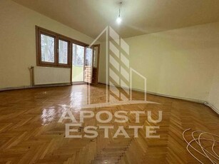 Apartament cu 3 camere, etajul 1, zona Sagului