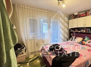 Apartament cu 3 camere, garaj si boxa, centrala proprie, Dambovita