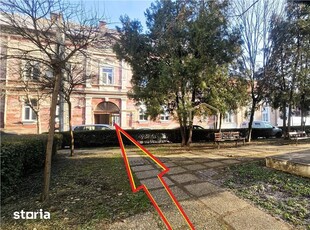 Apartament 3 camere, etaj intermediar, centrala proprie, zona Lipovei