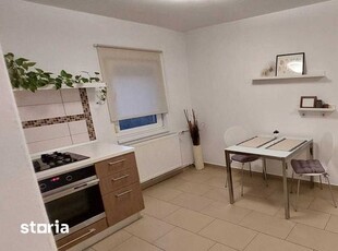 Inchiriez apartament zona KM 5