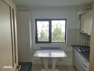 Apartament cu 2 camere de inchiriat, bloc nou, cu parcare, Semicentral