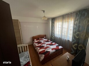 Apartament 3 camere, zona Apărătorii Patriei