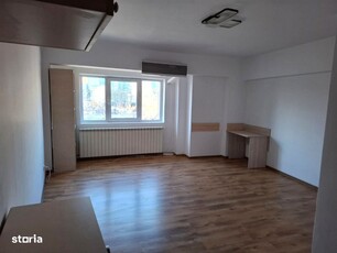 Apartament 3 camere, cartier Intre Lacuri, 2 balcoane, etaj intermedia