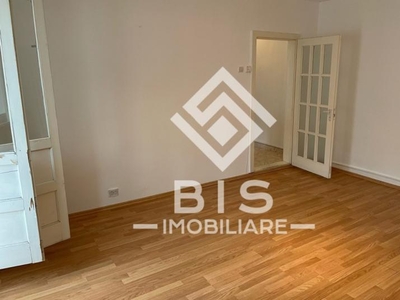 Apartament 3 camere etaj 3 zona Lama