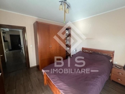 Apartament 3 camere zona de jos