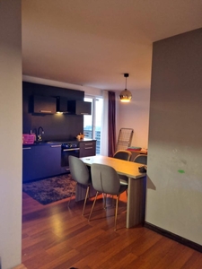 Apartament spatios, 70 mp , zona Vivo