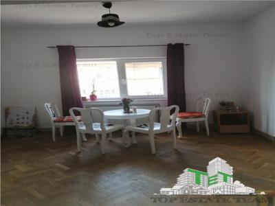 Apartament 3 camere in zona Piata Unirii