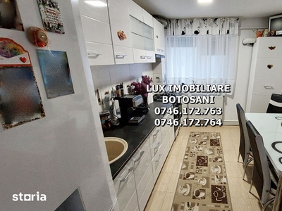 Apartament 3 camere, zona Scolii 13, parter