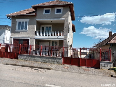 Casa de vanzare cu gradina, zona Schit