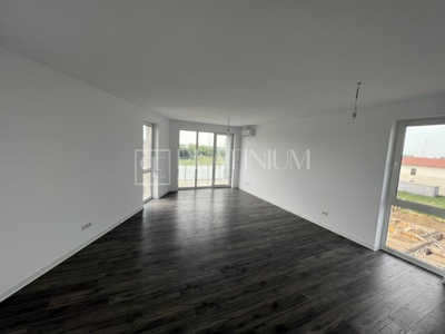 P4133 Apartament trei camere,GIROC,DOUA LOCURI DE PARCARE,79mp,LUMINOS,Etaj 1