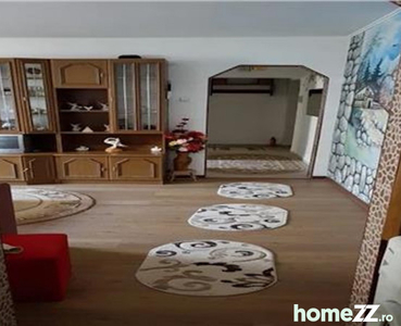 Apartament 3 camere semidecomandat - zona Noua