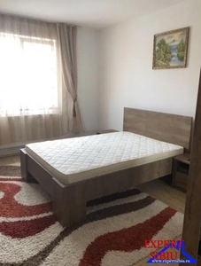 INCHIRIEZ apartament 3 camere ,mobilat modern,zona Interex