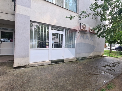 Spatiu comercial 55 mp vanzare in Bloc de apartamente, Olt, Slatina, Central