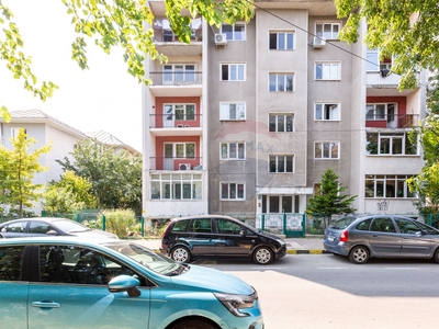 Apartament 3 camere vanzare in bloc de apartamente Bacau, Central