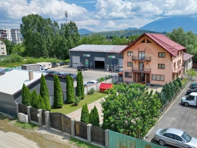 Casa / Vila cu 10 camere de vanzare in zona Blocuri - Zarnesti