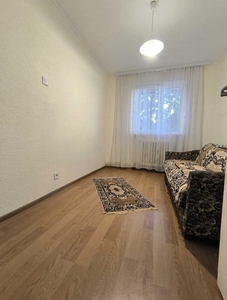 De vanzare apartament cu 3 camere, etaj 3