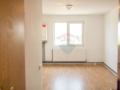 Garsoniera vanzare in bloc de apartamente Brasov, Triaj