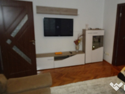 Inchiriez apartament 2 camere in Deva, 1 Decembrie, et. 1, mobilat