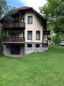 Vila pentru 2 familii de vanzare in Savadisla