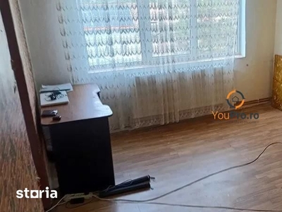 Apartament 4 camere et 1 Centru scara interioara