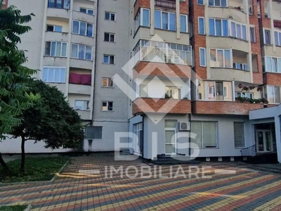 Apartament decomandat etaj 3 lift Zona C.R.Vivu