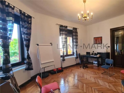 Apartament la casa cu gradina, 4 camere mari , zona Balcescu