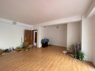 Apartament, spatiu de birouri cu 4 camere in Andrei Muresanu