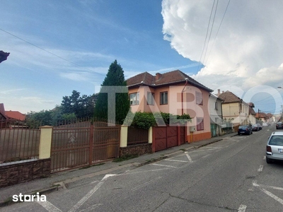 Casa de vanzare cu teren 763 mp si 5 camere 178 mpu zona Lupeni Sibiu